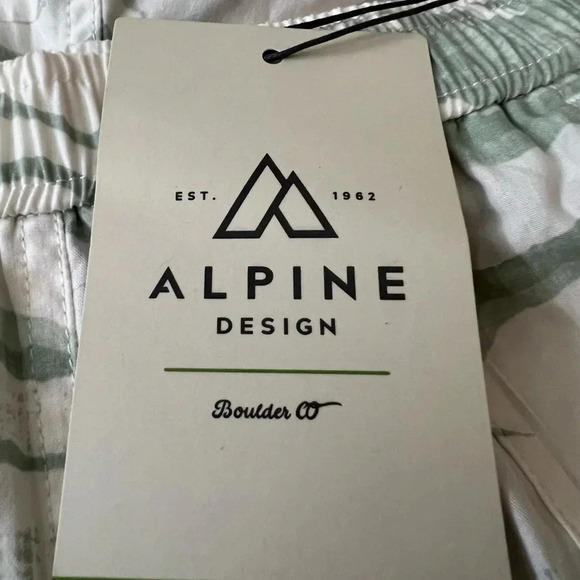 ALPINE Design shorts for Women, Color Jade Print, Size Small, NWT - Picture 4 of 6